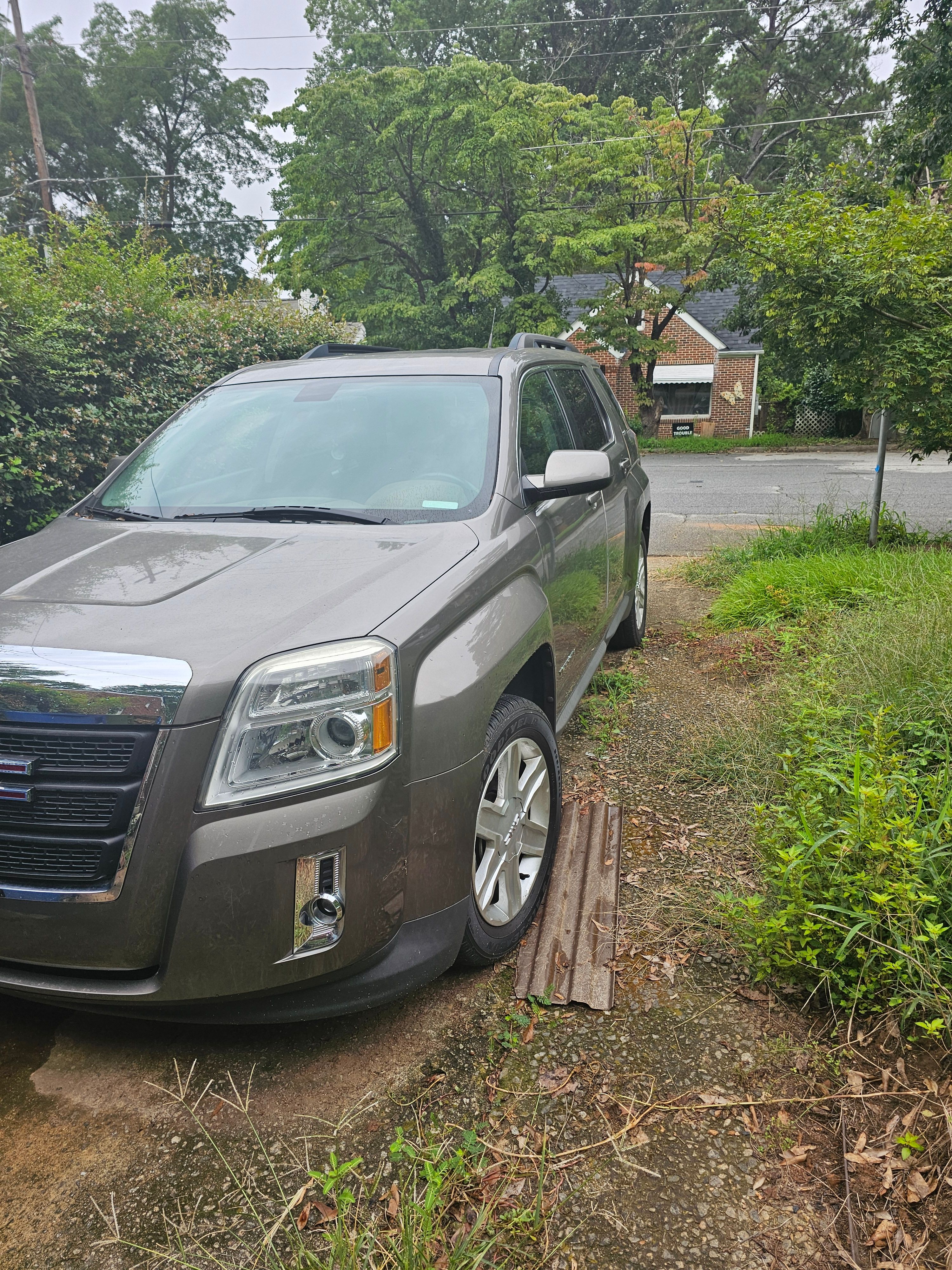 Used 2011 GMC Terrain SLT FWD image 1