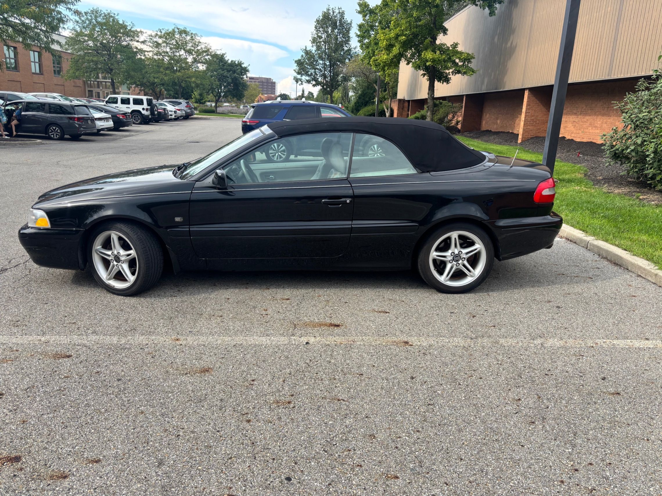 Used 2001 Volvo C70 LT FWD image 13