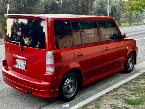 Used 2004 Scion xB image 1