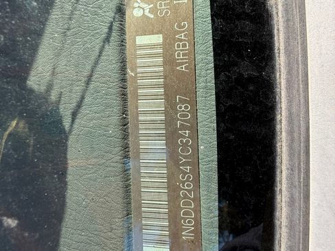 Used 2000 Nissan Frontier XE image 2