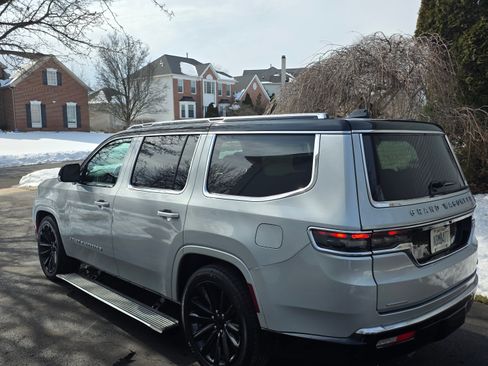 Used 2023 Jeep Grand Wagoneer Series II image 15