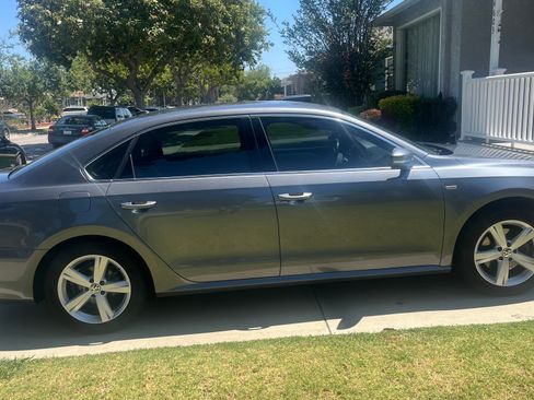 Used 2015 Volkswagen Passat 1.8T Limited Edition FWD image 10
