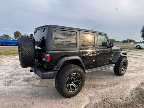 Used 2019 Jeep Wrangler Unlimited Sahara AWD/4WD image 6