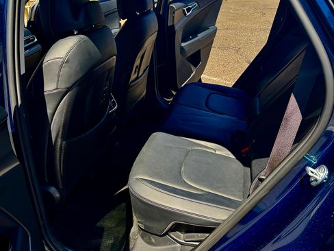 Used 2023 Kia Sportage EX image 10