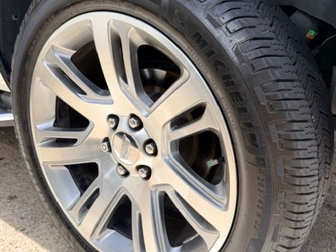Used 2015 Cadillac Escalade Luxury RWD image 13