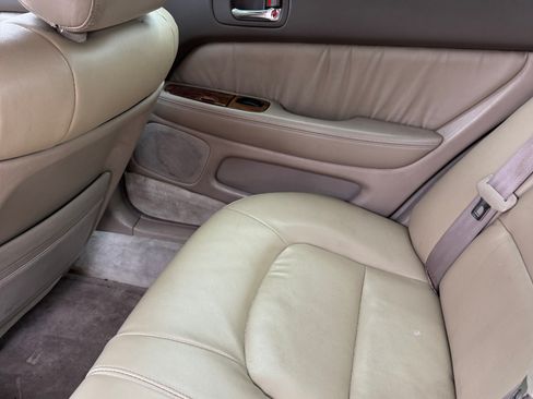Used 1997 Lexus LS 400 RWD image 2