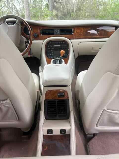 Used 2003 Jaguar XJ8 RWD image 18