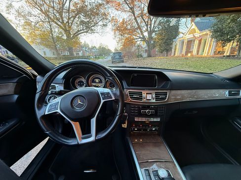 Used 2014 Mercedes-Benz E 350 4MATIC Sedan image 4