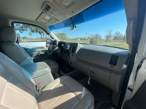 Used 2015 Nissan NV 3500 SL w/ Technology Package image 15
