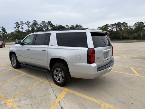 Used 2019 Chevrolet Suburban LT w/ Luxury Package image 10