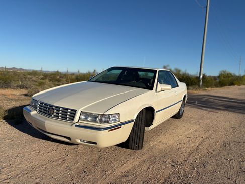 Used 2000 Cadillac Eldorado ESC w/ Comfort/Convenience Pkg image 9