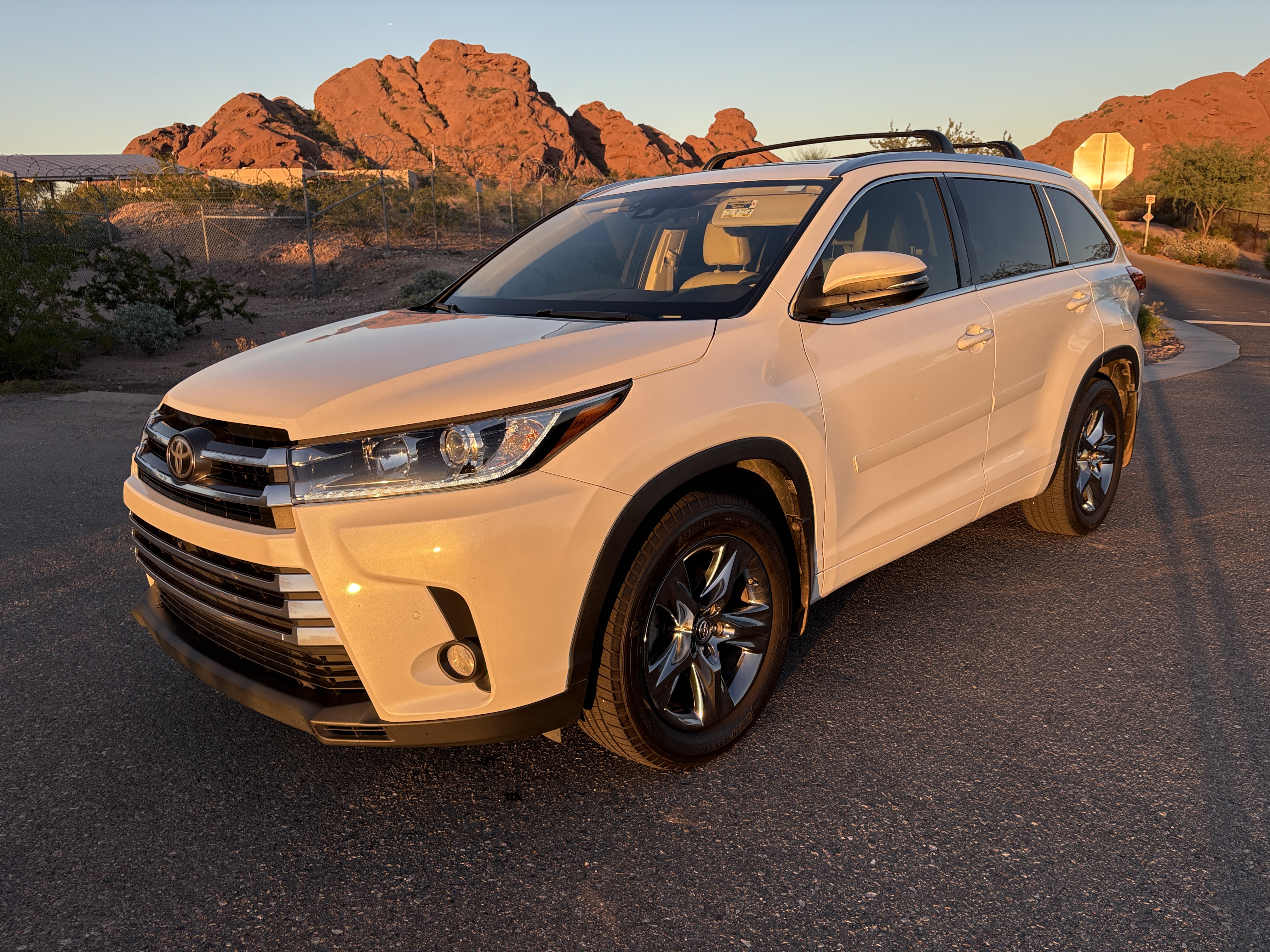 Used 2017 Toyota Highlander Limited Platinum AWD/4WD image 5
