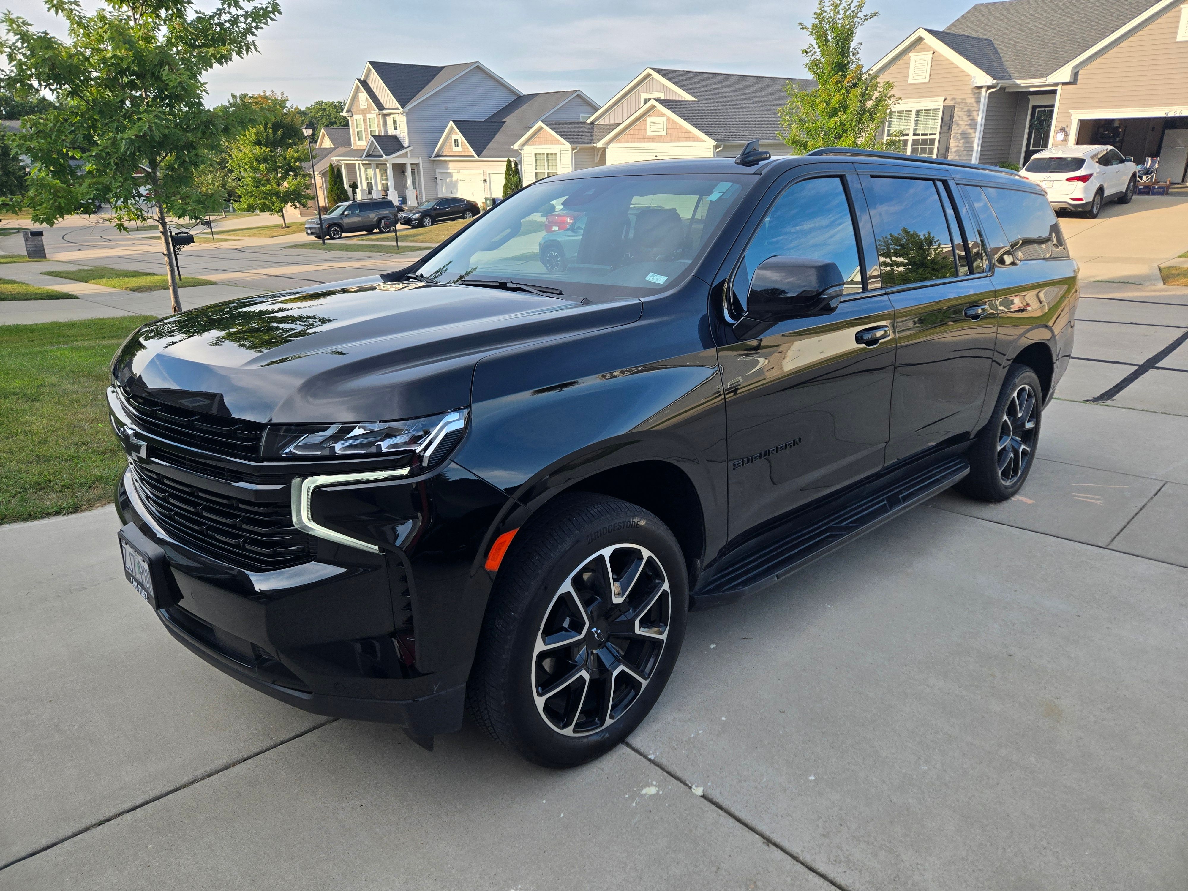 Used 2023 Chevrolet Suburban RST w/ Luxury Package AWD/4WD image 1