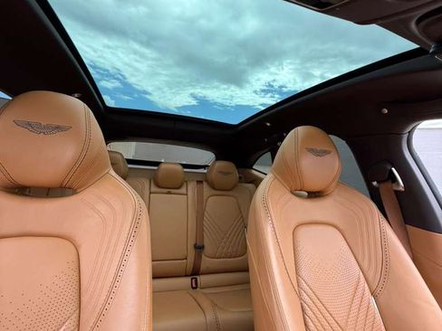 Used 2021 Aston Martin DBX image 12
