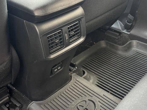 Used 2023 Toyota RAV4 SE image 19