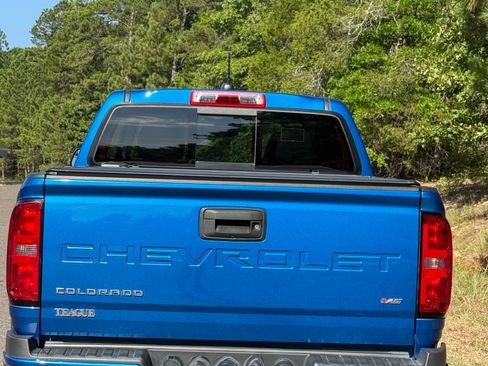 Used 2022 Chevrolet Colorado Z71 w/ Safety Package AWD/4WD image 9