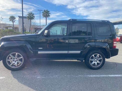 Used 2012 Jeep Liberty Sport image 1