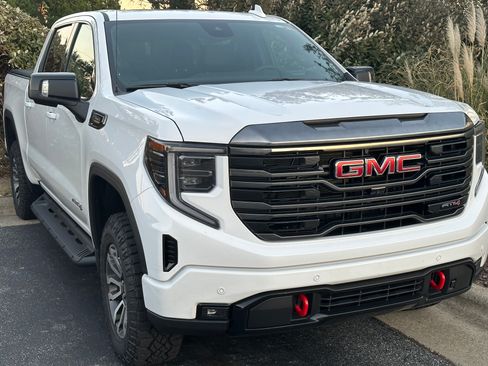 Used 2023 GMC Sierra 1500 AT4 w/ AT4 Premium Package AWD/4WD image 18