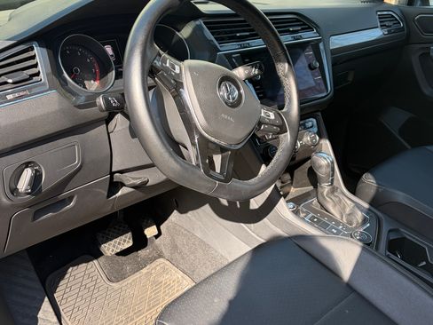 Used 2018 Volkswagen Tiguan SE image 14