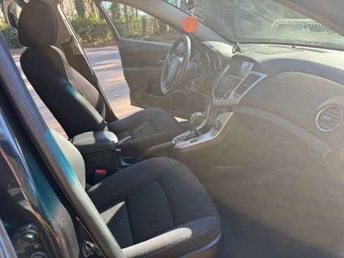 Used 2015 Chevrolet Cruze LT w/ Technology Package image 16