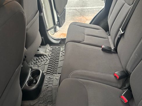 Used 2013 Jeep Wrangler Unlimited Sahara image 18