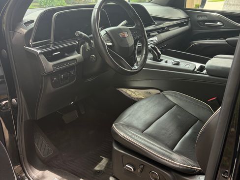 Used 2023 Cadillac Escalade Sport AWD/4WD image 16