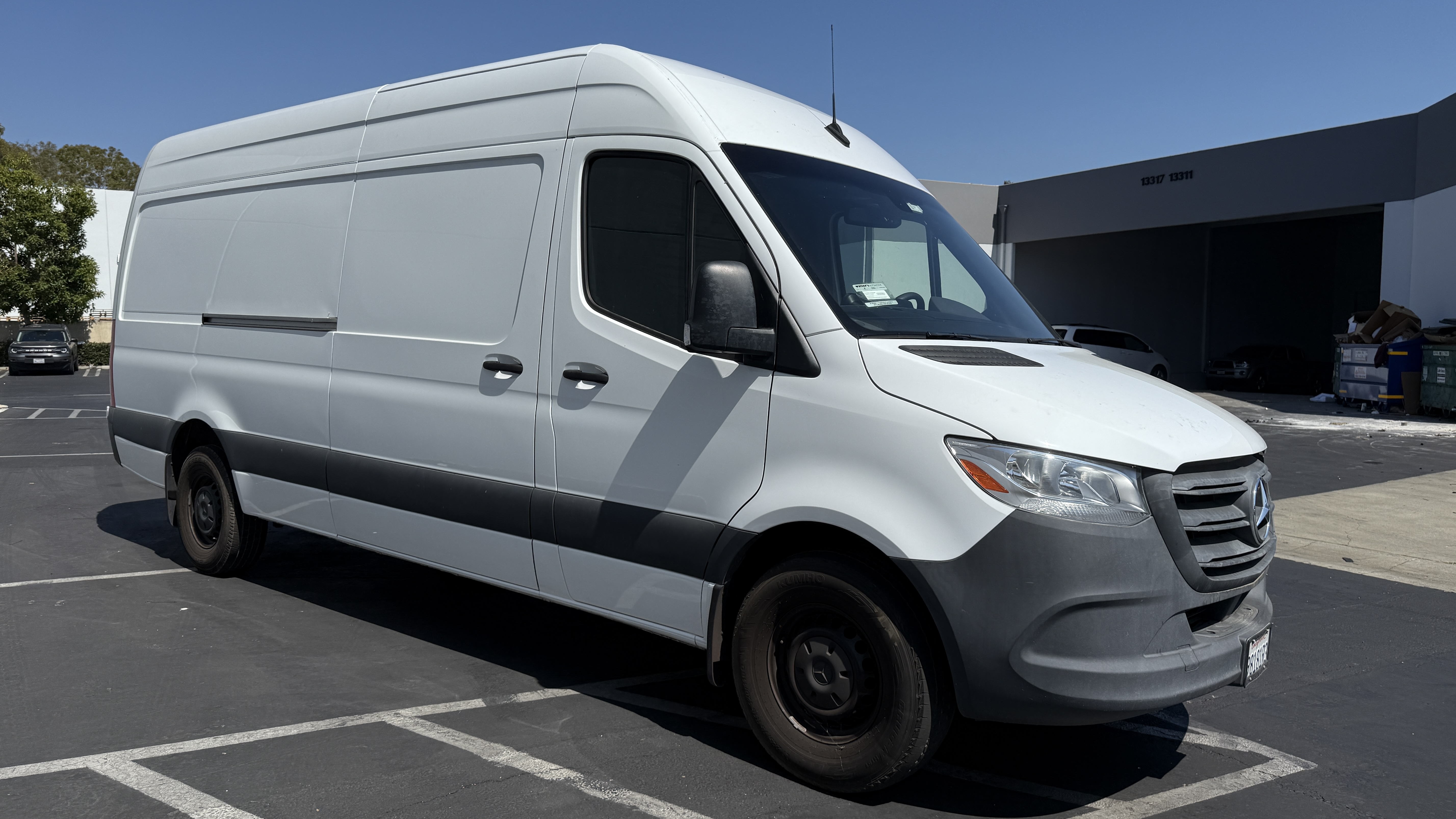 Used 2023 Mercedes-Benz Sprinter 2500 image 2