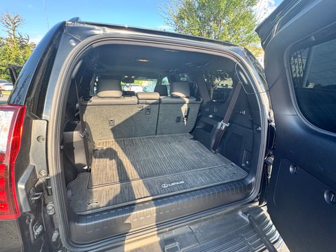 Used 2022 Lexus GX 460 w/ Black Line Special Edition AWD/4WD image 10