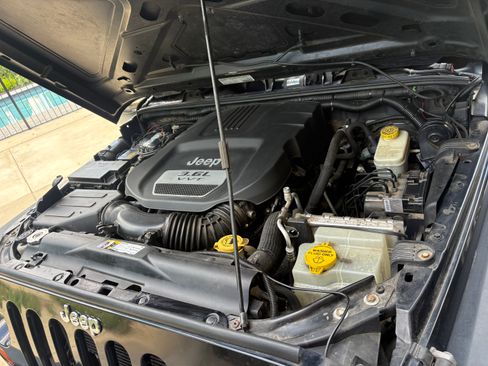 Used 2013 Jeep Wrangler Unlimited Sport AWD/4WD image 17