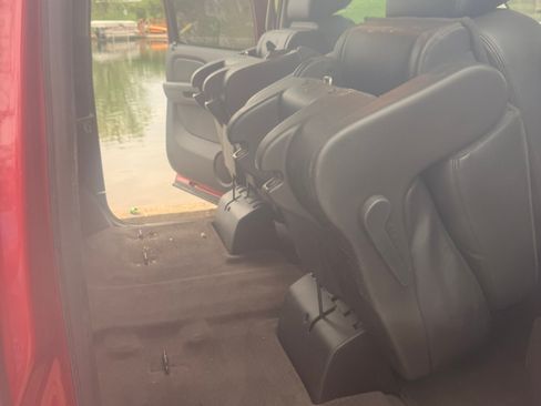 Used 2014 Chevrolet Suburban LT image 17