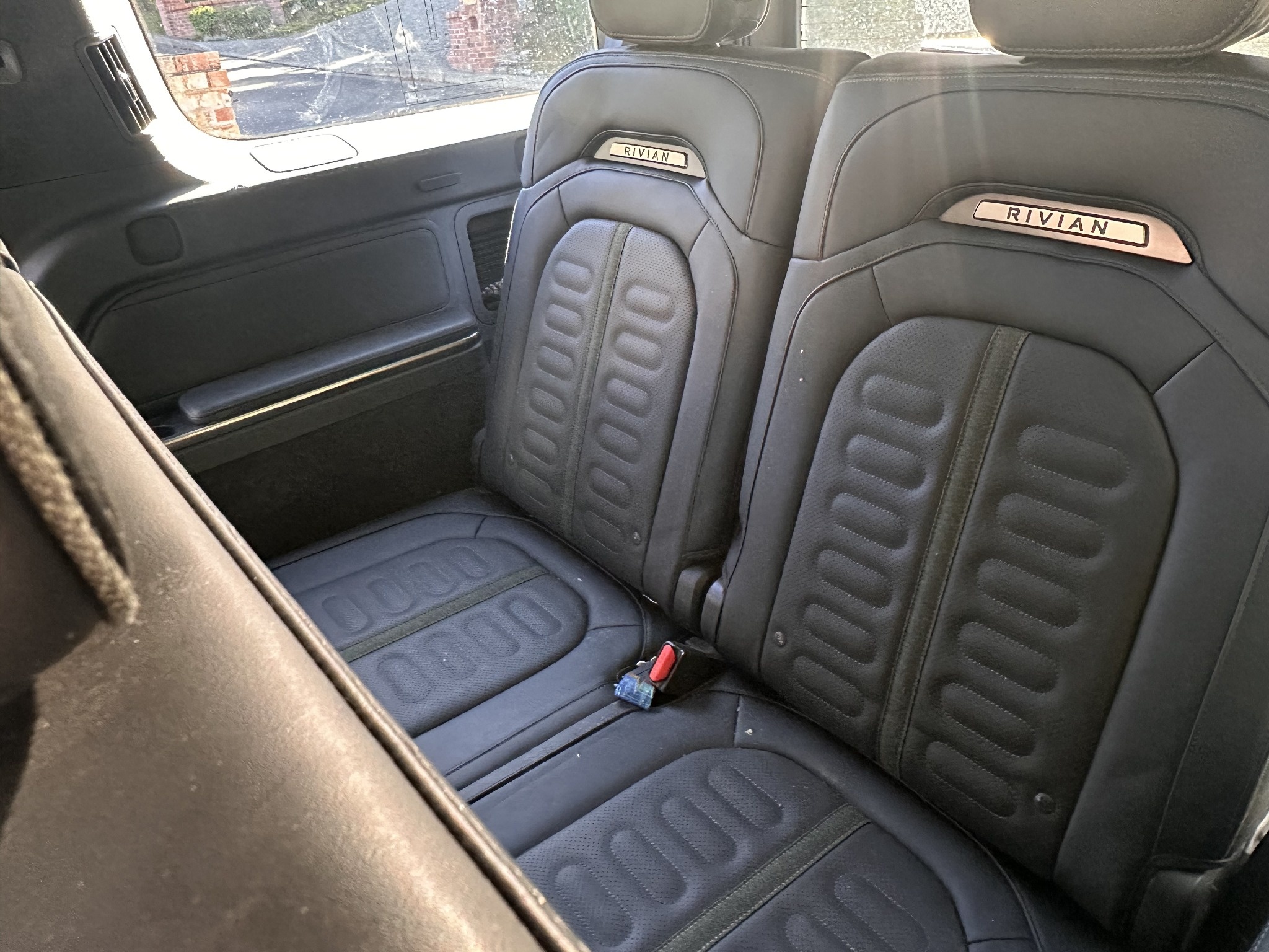 Used 2025 Rivian R1S Adventure Dual AWD/4WD image 13