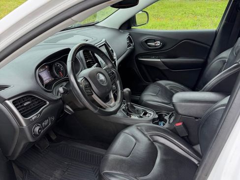 Used 2019 Jeep Cherokee Limited AWD/4WD image 6