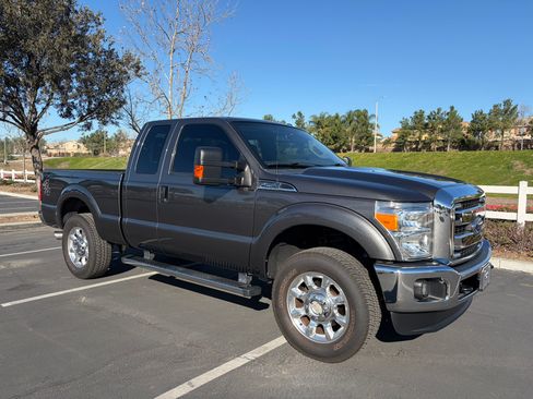 Used 2015 Ford F250 Lariat image 5