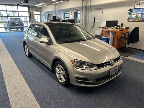 Used 2017 Volkswagen Golf Wolfsburg Edition image 4