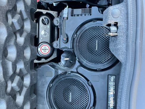 Used 2016 Dodge Challenger SRT Hellcat image 6