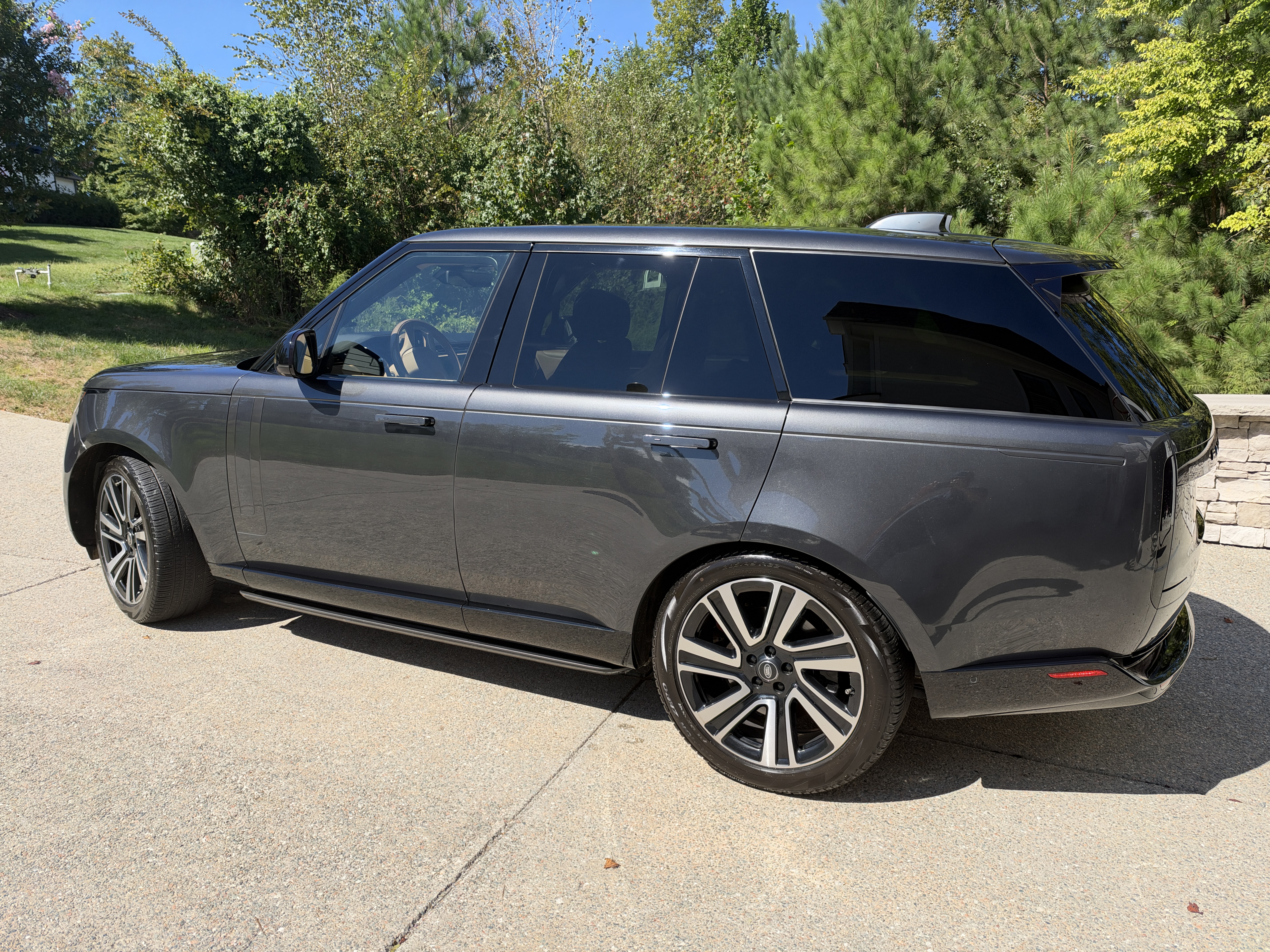 Used 2023 Land Rover Range Rover SE AWD/4WD image 1