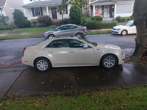 Used 2010 Cadillac CTS Luxury RWD image 6