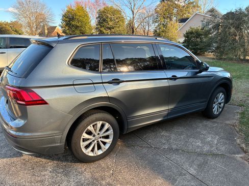 Used 2020 Volkswagen Tiguan S image 5