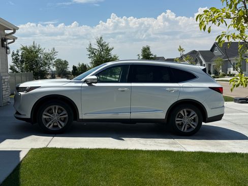 Used 2022 Acura MDX SH-AWD image 2