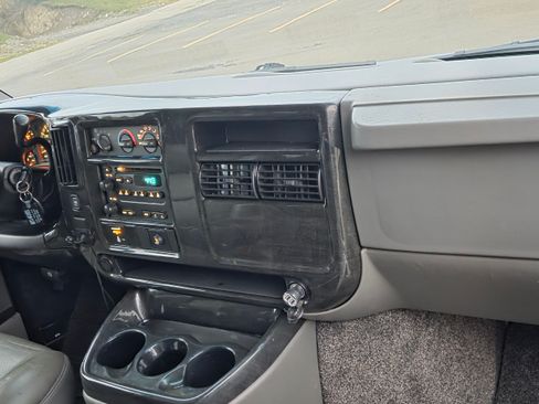 Used 2007 GMC Savana 3500 Extended Passenger w/ LT Preferred Equipment Group image 12