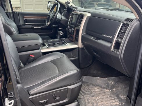 Used 2013 RAM 1500 Laramie w/ Convenience Group image 11