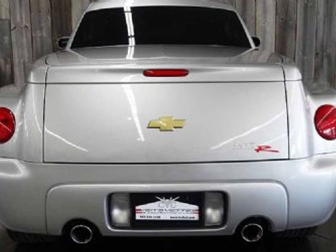 Used 2005 Chevrolet SSR w/ Preferred Equipment Group image 10