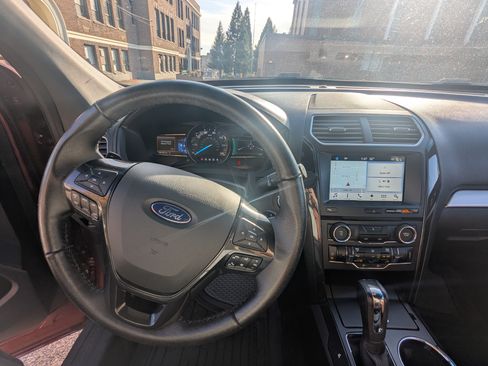 Used 2017 Ford Explorer XLT w/ Equipment Group 202A image 15