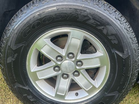 Used 2011 GMC Yukon XL SLE RWD image 9