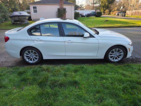 Used 2017 BMW 320i xDrive 320i xDrive Sedan 4D image 8
