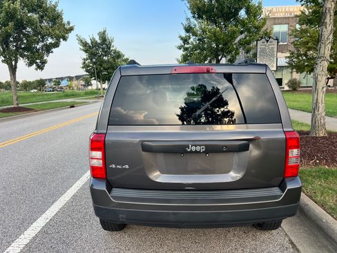Used 2017 Jeep Patriot Sport AWD/4WD image 19