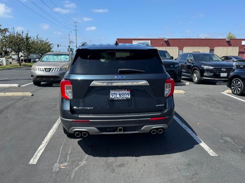 Used 2022 Ford Explorer Platinum w/ Equipment Group 601A AWD/4WD image 17