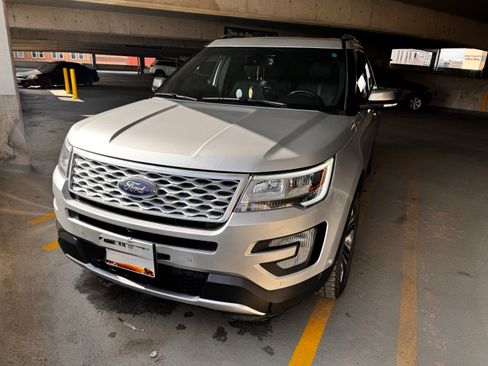Used 2017 Ford Explorer Platinum image 9