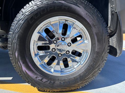 Used 2009 HUMMER H3 Alpha image 11