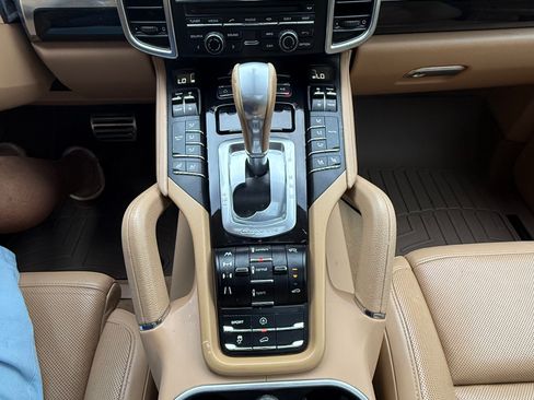 Used 2012 Porsche Cayenne S AWD/4WD image 10